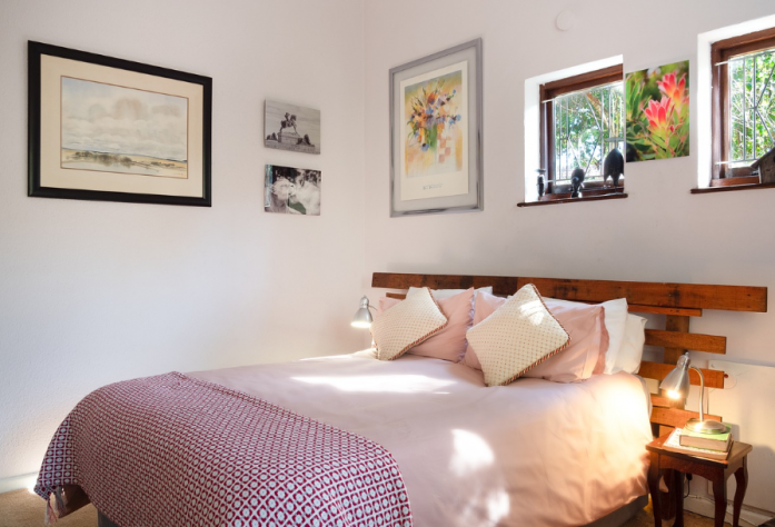 25 Inspirasi Desain Dinding Kamar Tidur Cerah dan Eksentrik